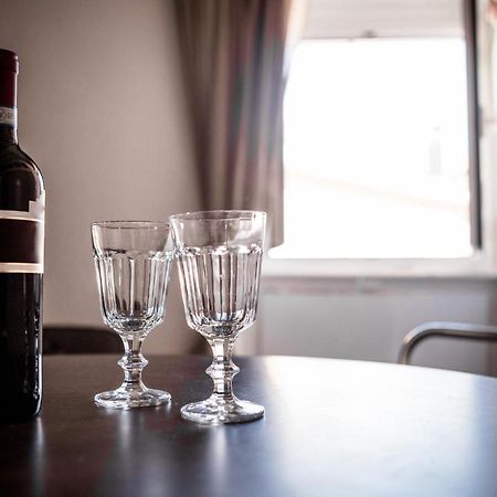 Suite Contemporanea Tra Le Vie Storiche 모네글리아 외부 사진
