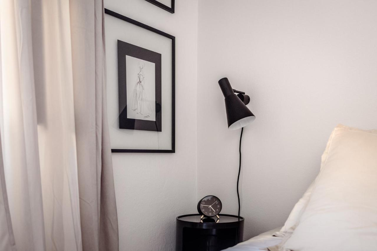 Suite Contemporanea Tra Le Vie Storiche 모네글리아 외부 사진
